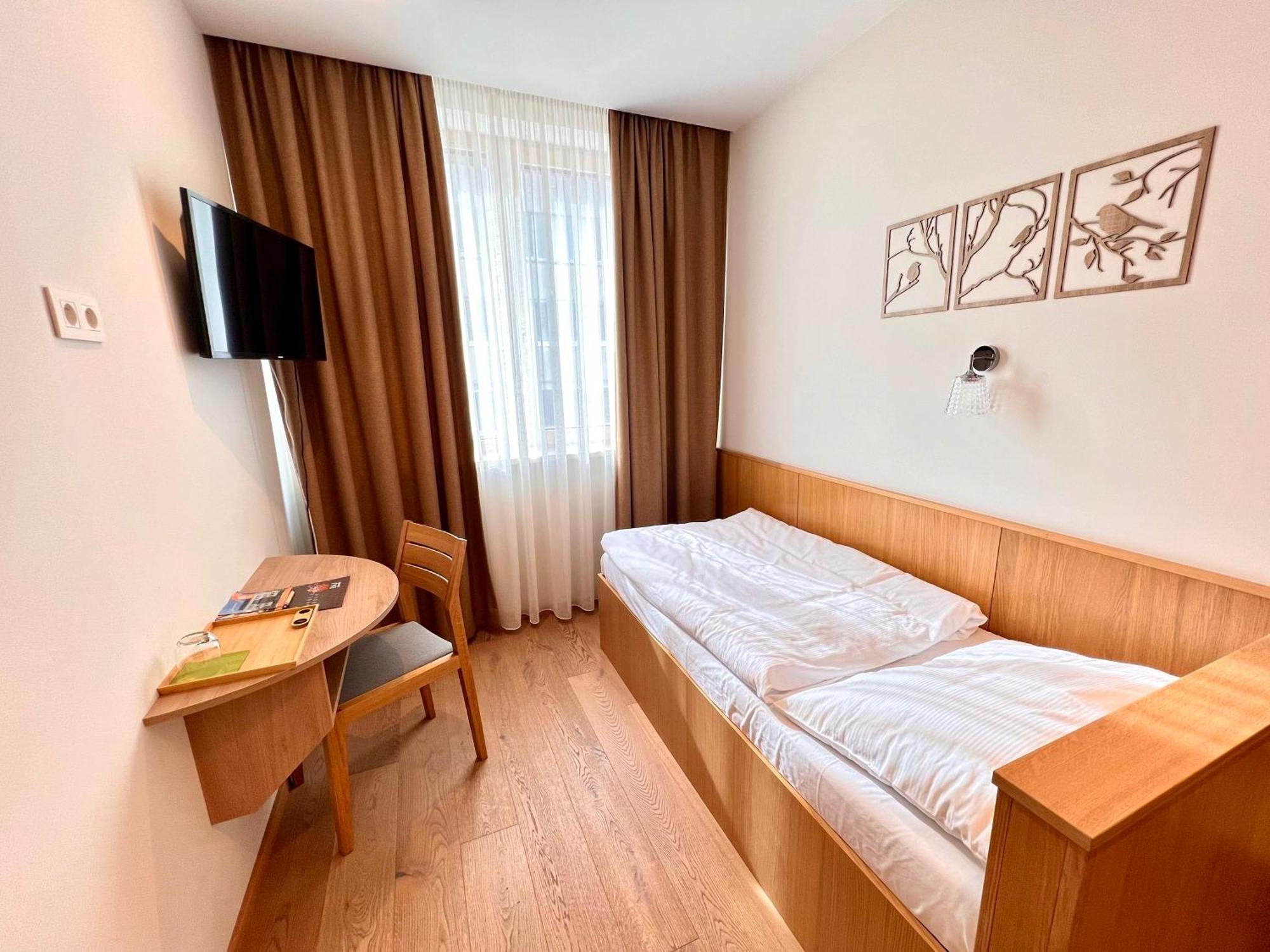 Raj Zdravia Hotel Bratislava Exterior photo